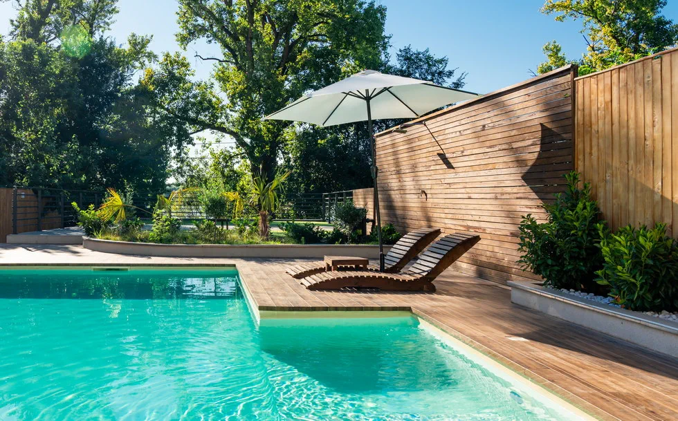 Aménagements extérieurs en Occitanie - Terrasses, piscines et jardins par Rénovation d'Occitanie